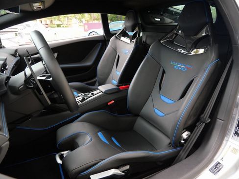 Used 2023 Lamborghini Huracan EVO image 6