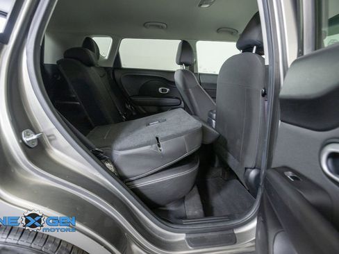 Used 2018 Kia Soul FWD image 36