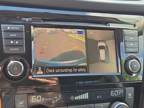 Used 2018 Nissan Rogue SV w/ Premium Package FWD image 32