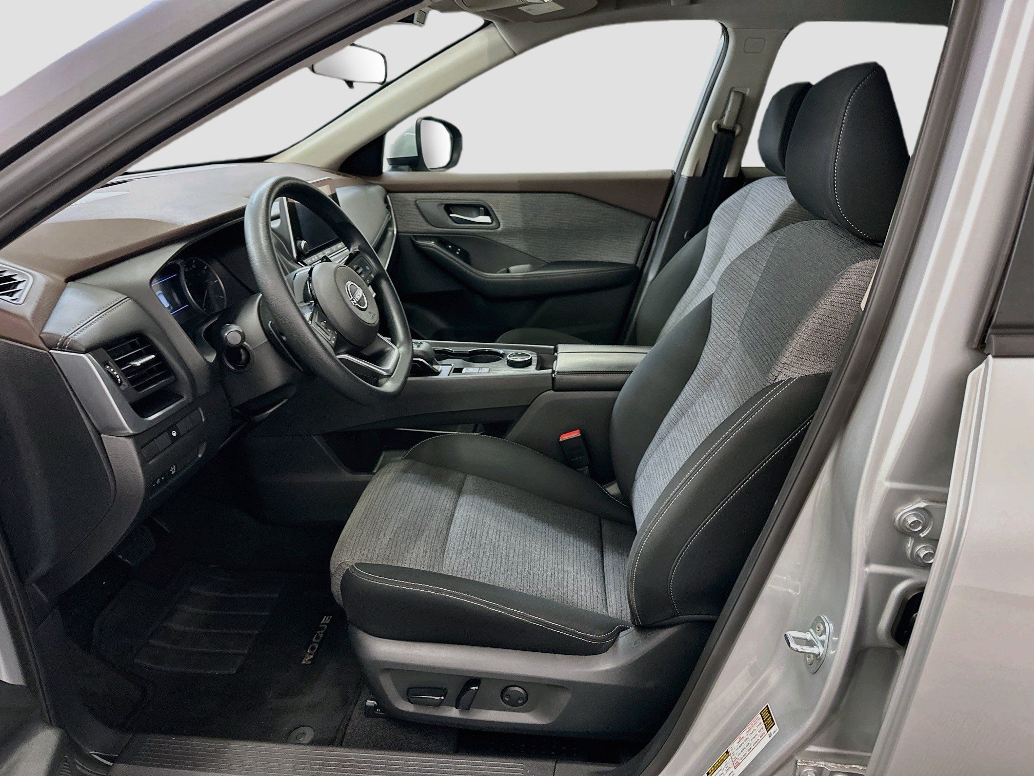 Used 2023 Nissan Rogue SV AWD/4WD image 13