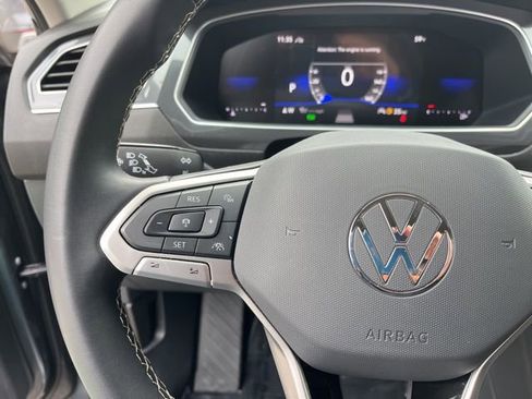 Used 2024 Volkswagen Tiguan SE image 20