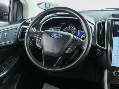 Used 2021 Ford Edge SE image 12