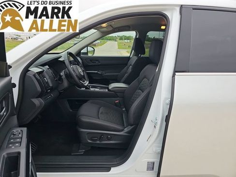 Used 2025 Nissan Pathfinder SV FWD image 18