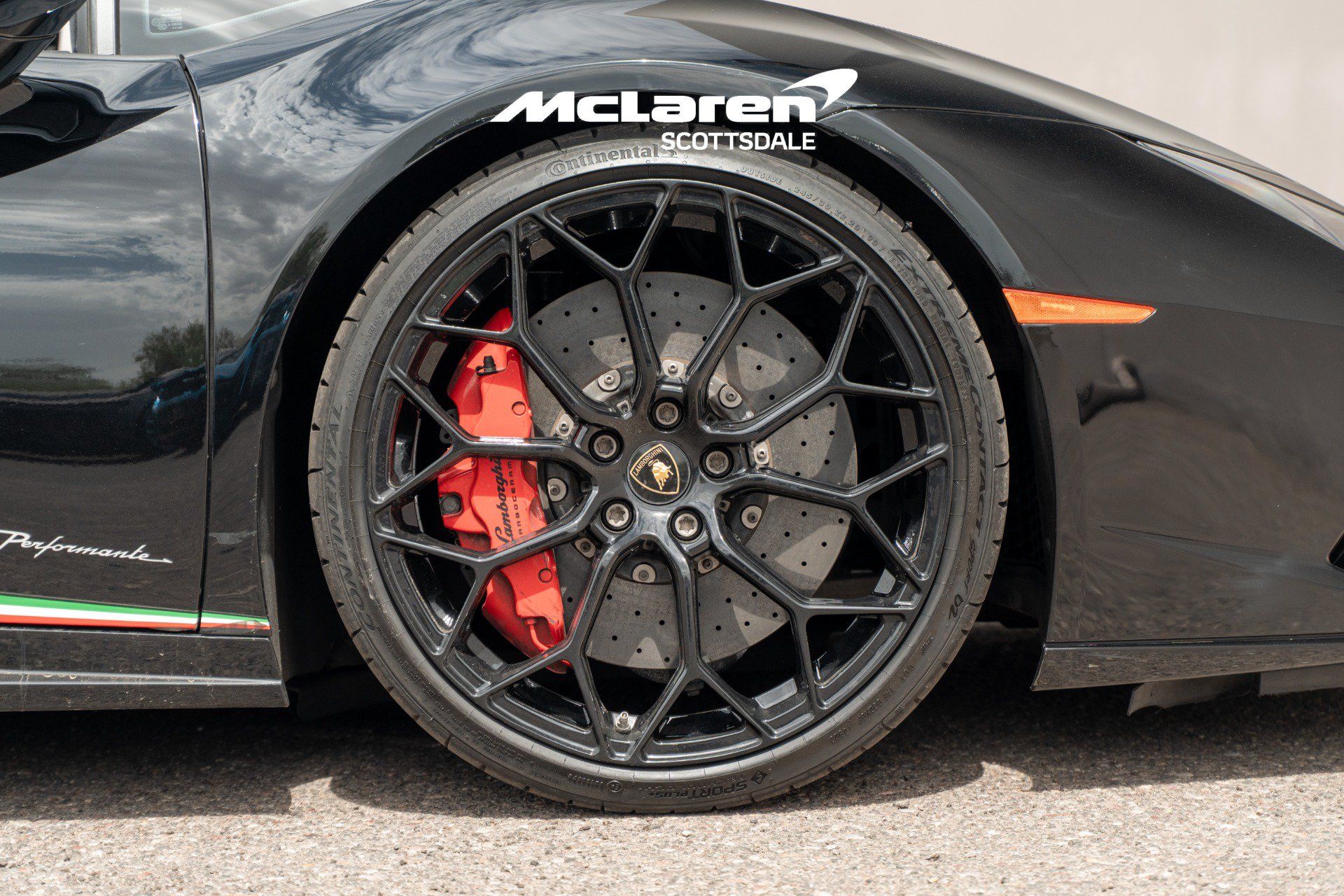 Used 2019 Lamborghini Huracan Performante AWD/4WD image 35