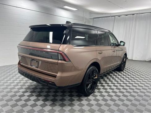 Used 2025 Lincoln Navigator Black Label AWD/4WD image 5
