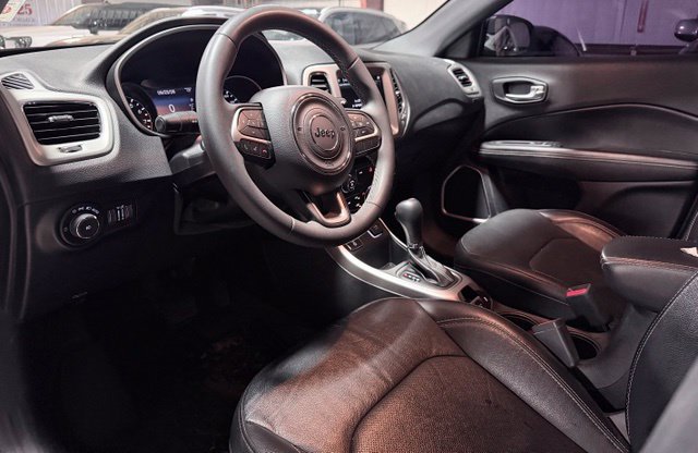 Used 2021 Jeep Compass Latitude FWD image 10