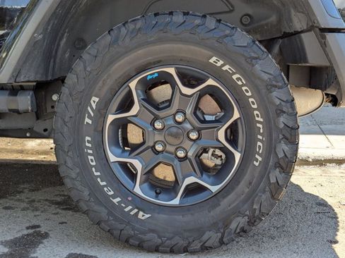 Used 2023 Jeep Wrangler Unlimited Rubicon 4xe w/ Cold Weather Group AWD/4WD image 9