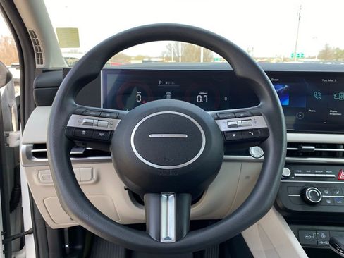 Used 2025 Hyundai Tucson SE image 13