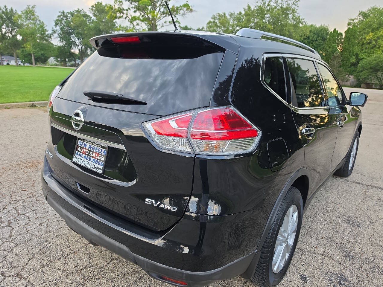 Used 2016 Nissan Rogue SV w/ SV Premium Package AWD/4WD image 24