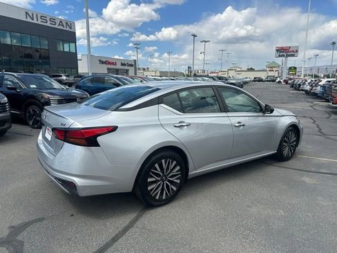 Used 2024 Nissan Altima 2.5 SV FWD image 12