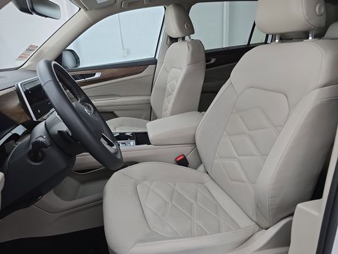 Certified 2024 Volkswagen Atlas SE image 16