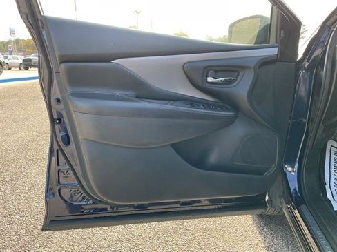 Used 2023 Nissan Murano SV image 13