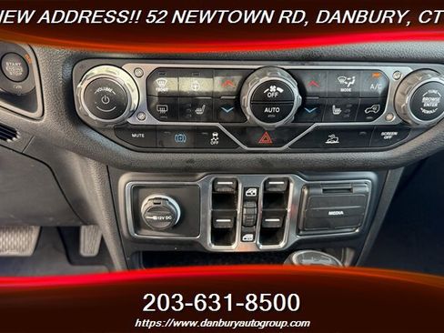Used 2024 Jeep Wrangler Unlimited w/ Convenience Group AWD/4WD image 22