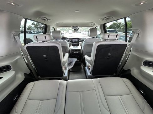 Used 2024 Jeep Wagoneer Series II w/ Flexible Seating Group image 12