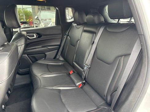 Used 2025 Jeep Compass Trailhawk AWD/4WD image 18