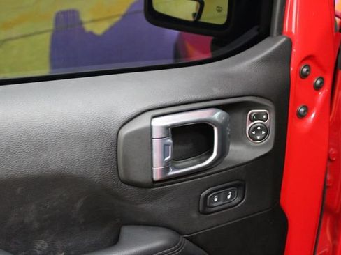 Used 2023 Jeep Wrangler Unlimited Sahara AWD/4WD image 13