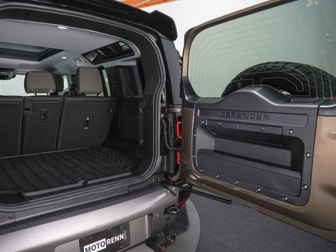 Used 2025 Land Rover Defender 110 X-Dynamic SE image 66