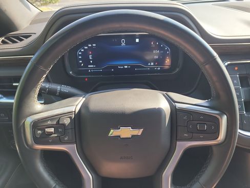 Used 2023 Chevrolet Suburban Premier image 32