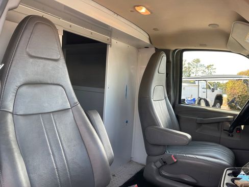 Used 2023 GMC Savana 3500 w/ Power Convenience Package image 22