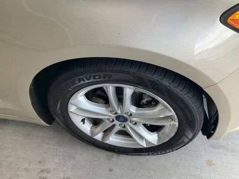 Used 2018 Ford Fusion SE FWD image 24