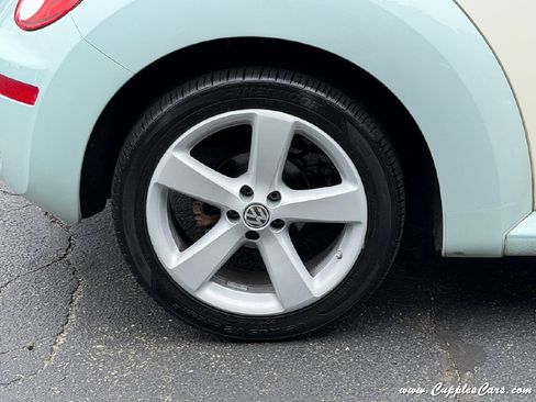 Used 2010 Volkswagen Beetle Final Edition FWD image 43