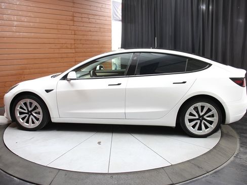 Used 2022 Tesla Model 3 Standard Range image 8