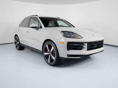 New 2026 Porsche Cayenne S image 9