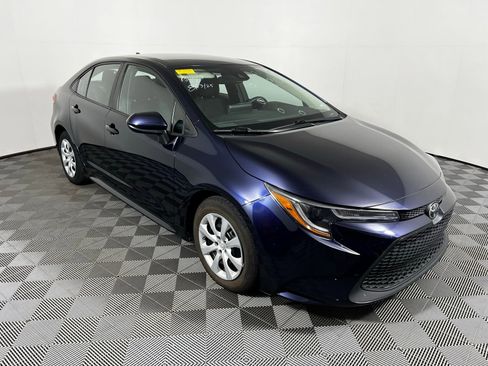 Used 2023 Toyota Corolla LE image 3