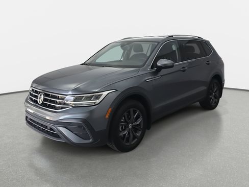 Certified 2022 Volkswagen Tiguan SE image 7
