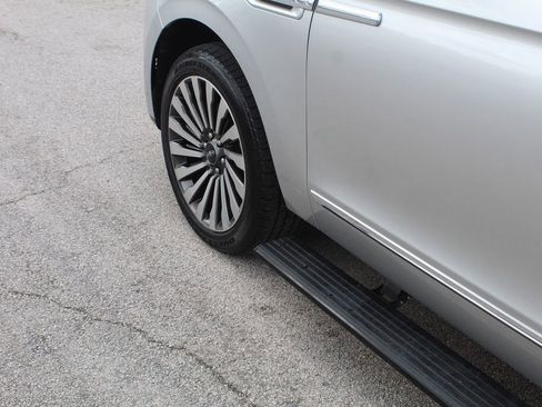 Used 2019 Lincoln Navigator Reserve w/ Cargo Package AWD/4WD image 5