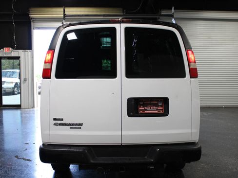 Used 2011 Chevrolet Express 2500 RWD image 4