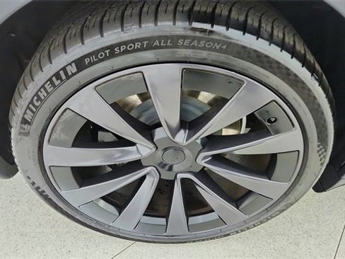 Used 2022 Tesla Model X image 57