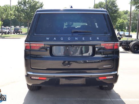 Used 2024 Jeep Wagoneer Series II w/ Flexible Seating Group AWD/4WD image 4