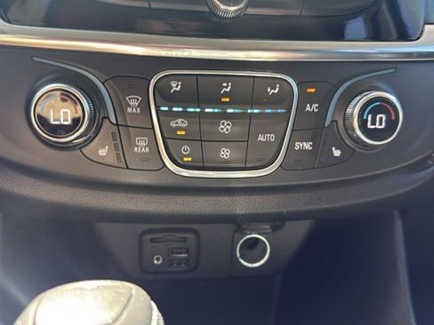 Used 2020 Chevrolet Traverse RS FWD image 26