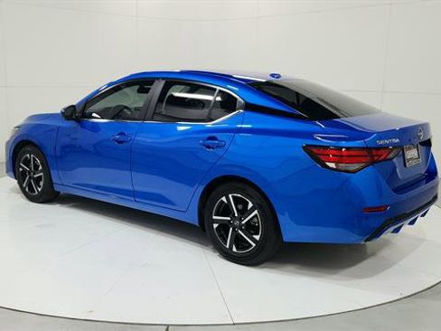 Used 2025 Nissan Sentra SV image 6