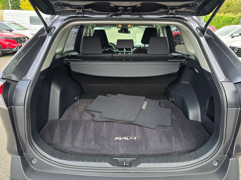 Used 2019 Toyota RAV4 LE w/ Carpet Mat Package AWD/4WD image 16