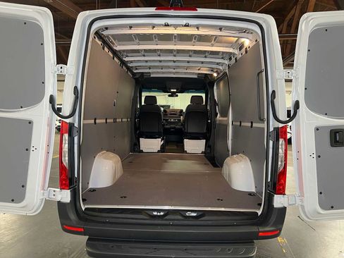 Used 2025 Mercedes-Benz Sprinter 2500 image 12