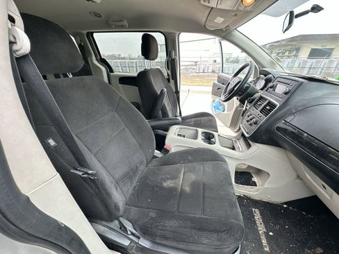 Used 2012 Dodge Grand Caravan SXT image 23