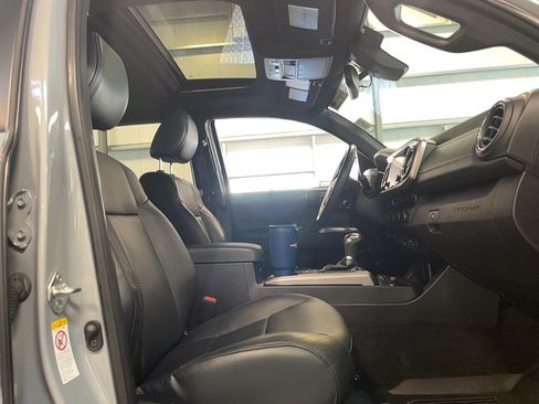 Used 2018 Toyota Tacoma Limited image 21