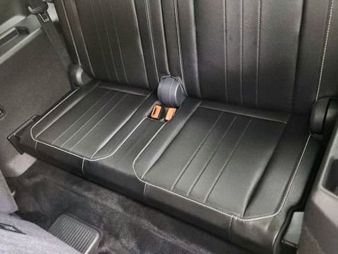 Used 2023 Volkswagen Tiguan SE R-Line image 31