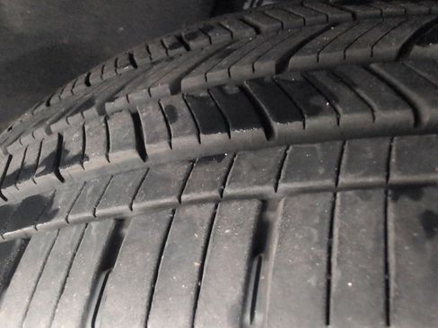 Used 2024 Ford Explorer XLT w/ Equipment Group 202A AWD/4WD image 5