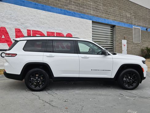 Used 2024 Jeep Grand Cherokee L Laredo image 8
