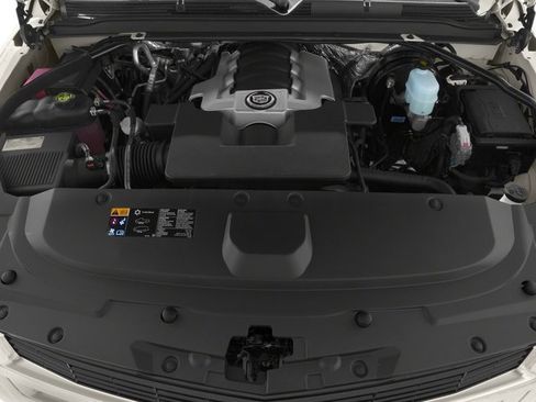 Used 2015 Cadillac Escalade Luxury image 16