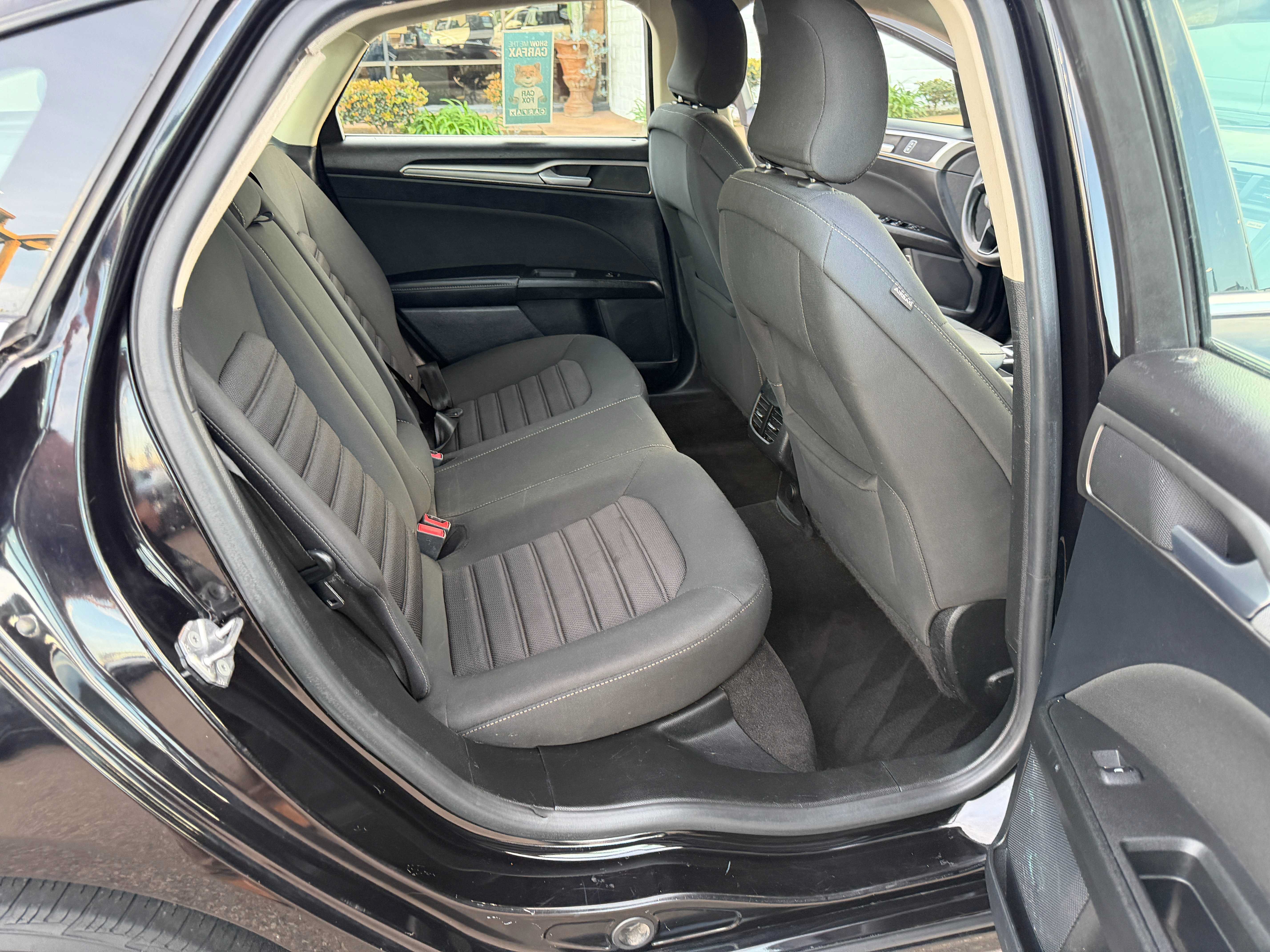 Used 2019 Ford Fusion SE FWD image 12
