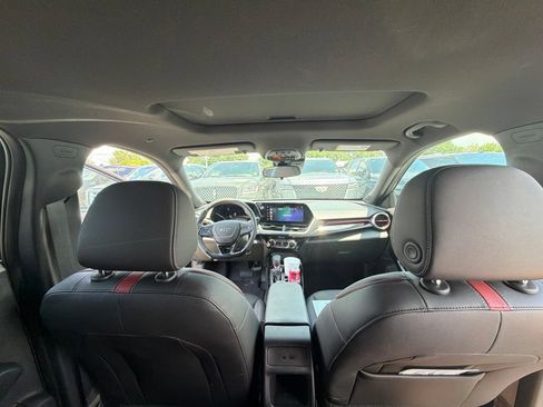 Used 2026 Chevrolet Trax RS w/ Sunroof Package FWD image 12