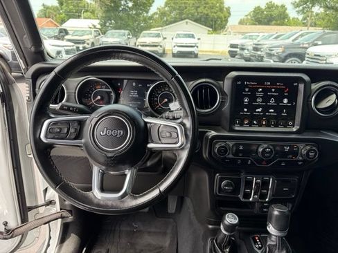 Used 2022 Jeep Wrangler Unlimited Sahara AWD/4WD image 17