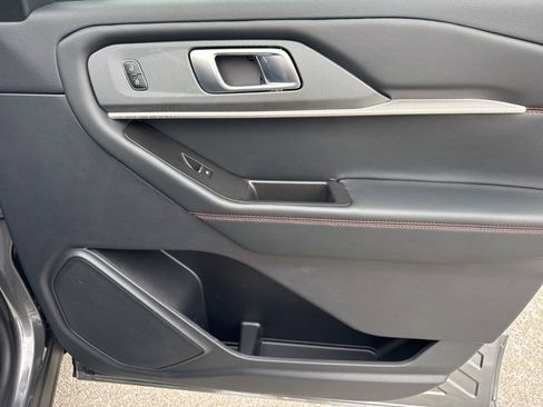 Used 2025 Ford Explorer ST-Line w/ Premium Package image 40