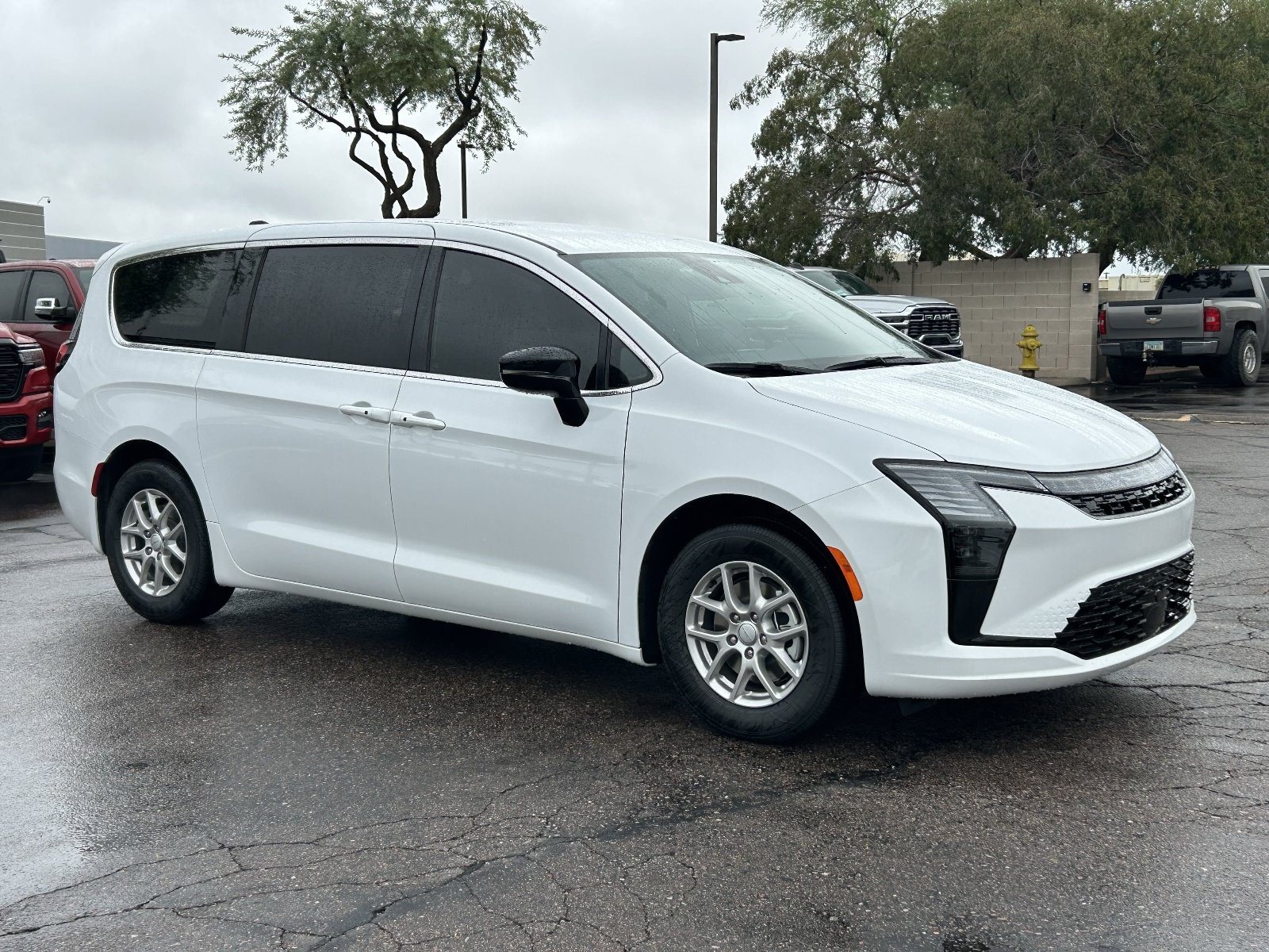 New 2027 Chrysler Pacifica Select FWD image 5