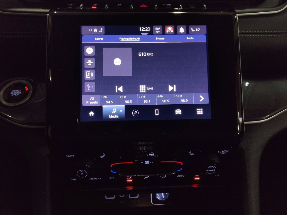 Used 2022 Jeep Grand Cherokee Laredo w/ Luxury Tech Group I AWD/4WD image 25