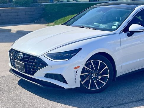 Used 2022 Hyundai Sonata Limited FWD image 2